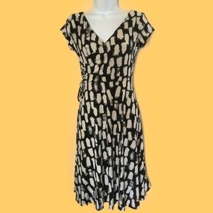 Chadwicks Black & White V-Neck Capped Sleeve Dress